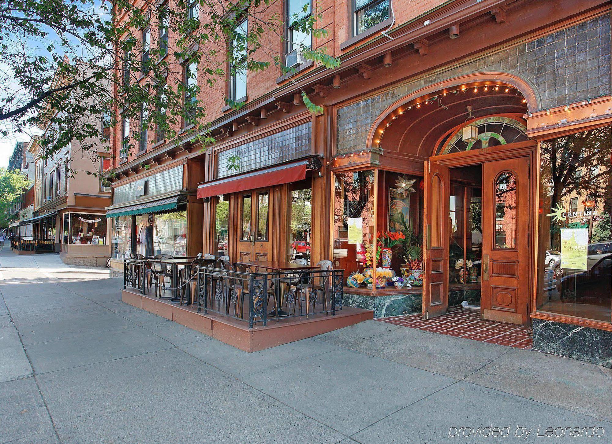 The Saratoga Hilton Hotel Saratoga Springs Exterior foto